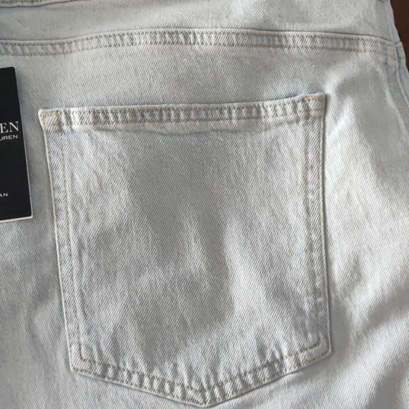 Lauren Ralph Lauren Women's Medium-Wash Denim Shorts with Frayed Hem. Size 22 W - Picture 15 of 15